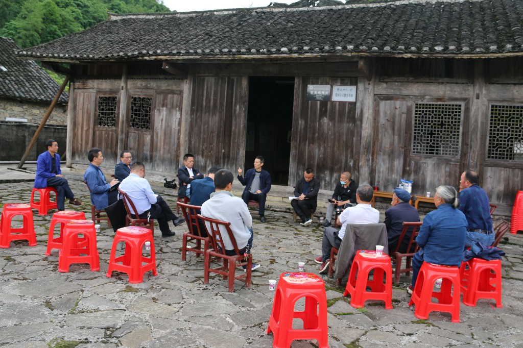 院壩協(xié)商聚共識(shí)，革命文物煥新輝——鶴峰縣政協(xié)創(chuàng)新推動(dòng)革命文物保護(hù)傳承工作